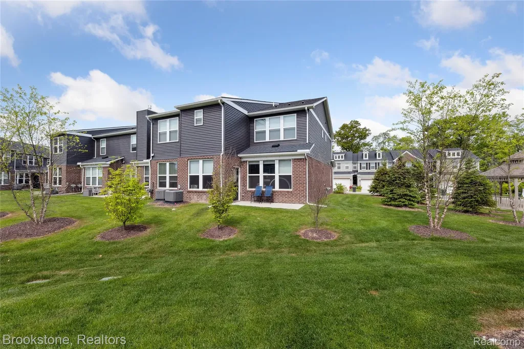 765 Hummingbird Drive Rochester Hills City MI 48307