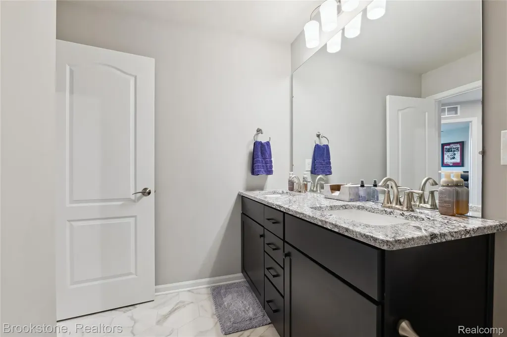 765 Hummingbird Drive Rochester Hills City MI 48307