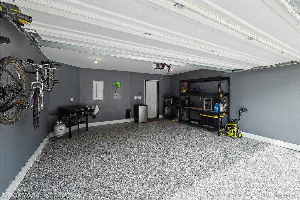 765 Hummingbird Drive Rochester Hills City MI 48307