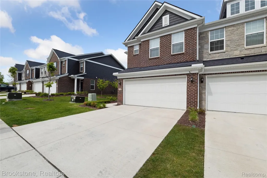 765 Hummingbird Drive Rochester Hills City MI 48307