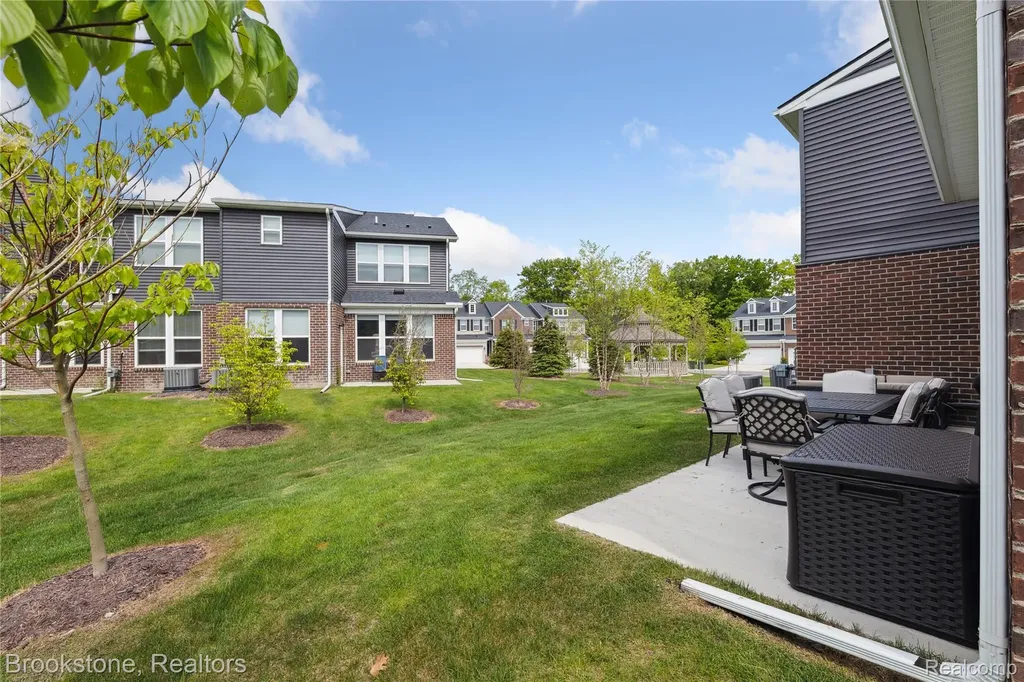 765 Hummingbird Drive Rochester Hills City MI 48307