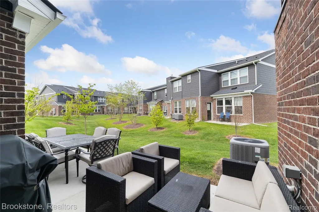 765 Hummingbird Drive Rochester Hills City MI 48307