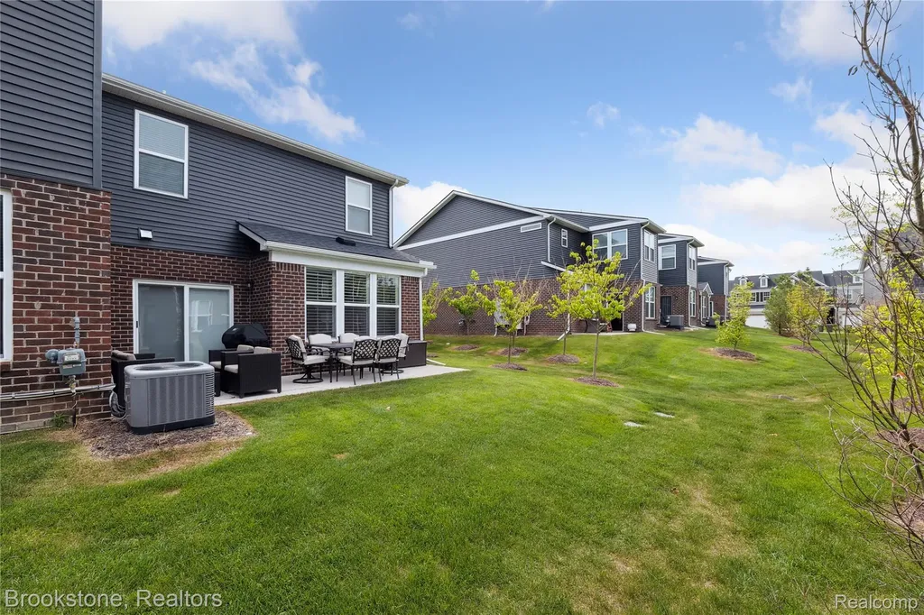 765 Hummingbird Drive Rochester Hills City MI 48307