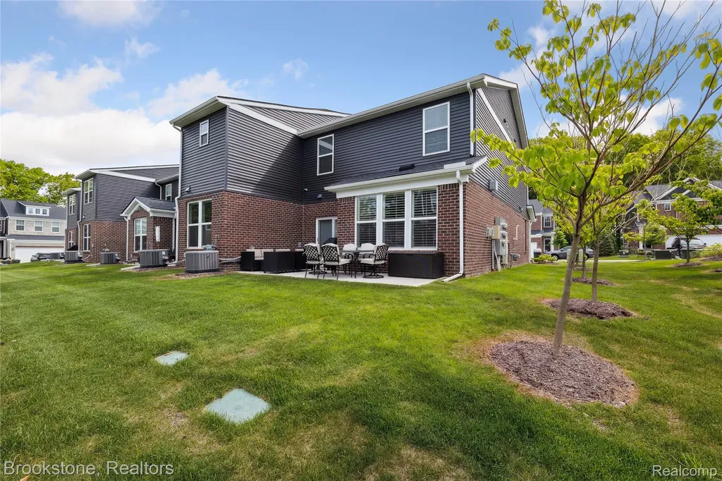 765 Hummingbird Drive Rochester Hills City MI 48307