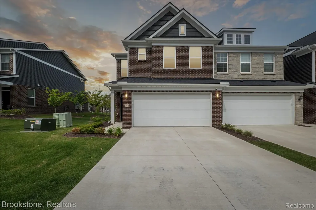 765 Hummingbird Drive Rochester Hills City MI 48307