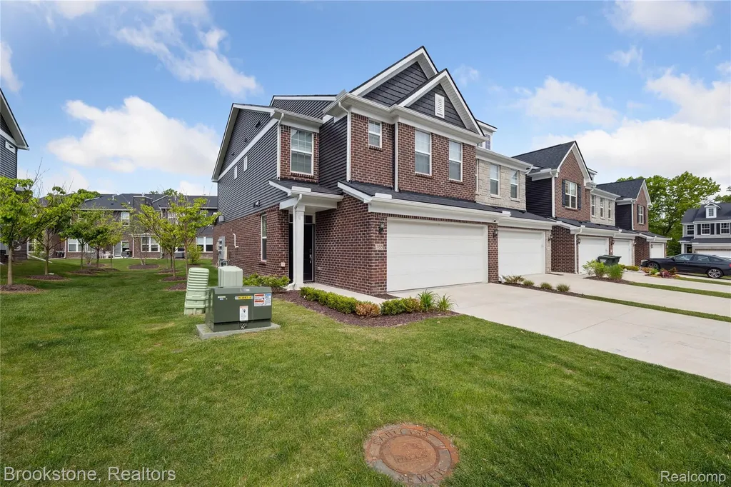 765 Hummingbird Drive Rochester Hills City MI 48307