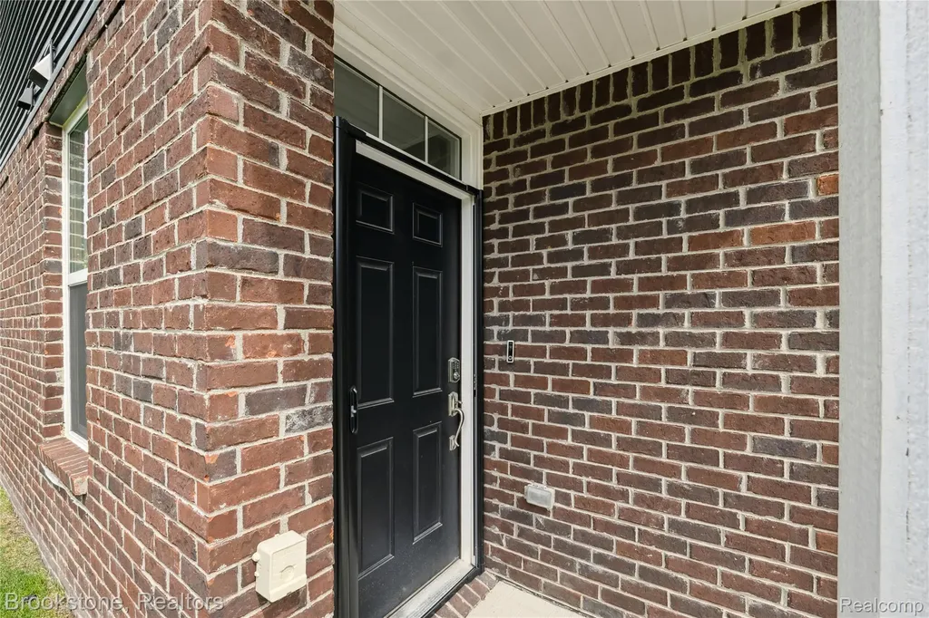 765 Hummingbird Drive Rochester Hills City MI 48307