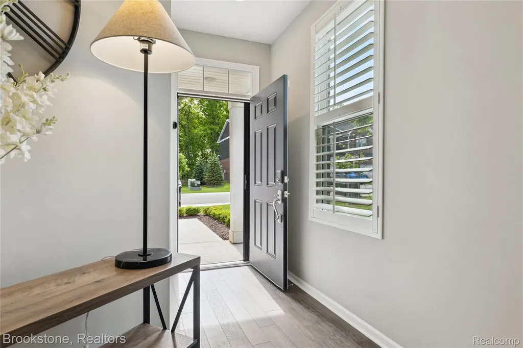 765 Hummingbird Drive Rochester Hills City MI 48307