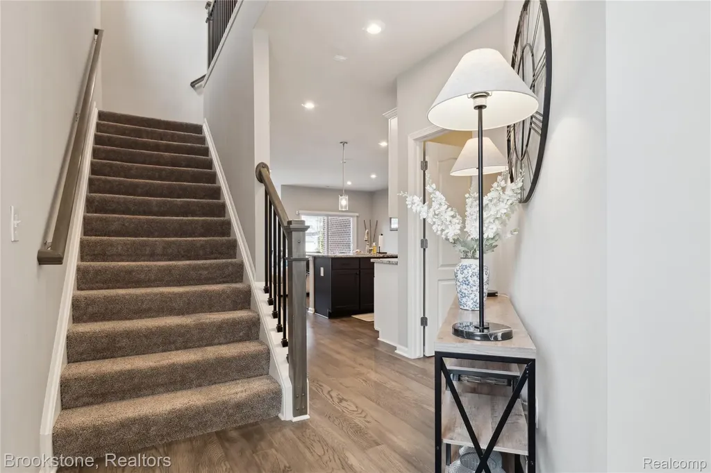 765 Hummingbird Drive Rochester Hills City MI 48307