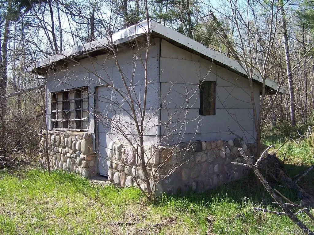 2720 Sawyer Road Dover Township MI 49735