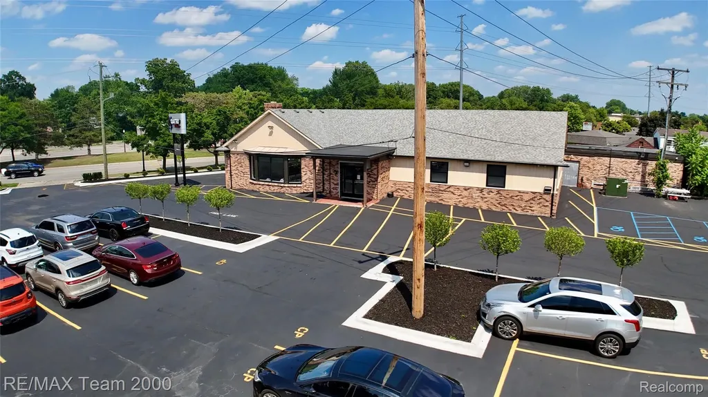 28975 Grand River Avenue Farmington City MI 48336