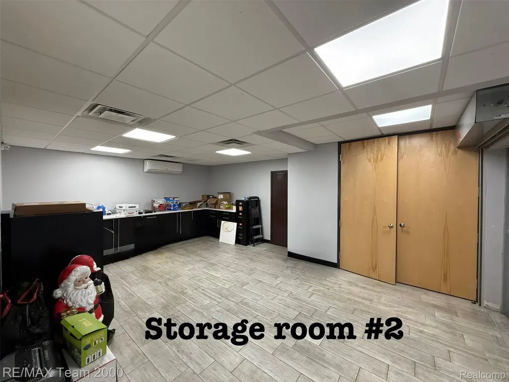 28975 Grand River Avenue Farmington City MI 48336