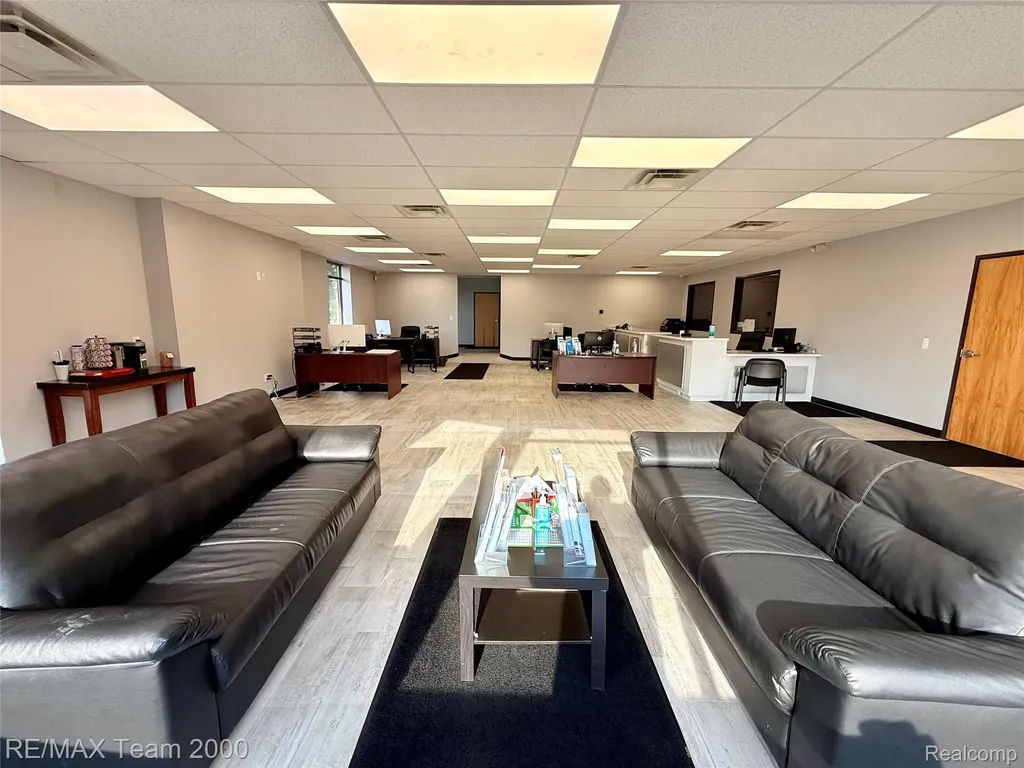 28975 Grand River Avenue Farmington City MI 48336