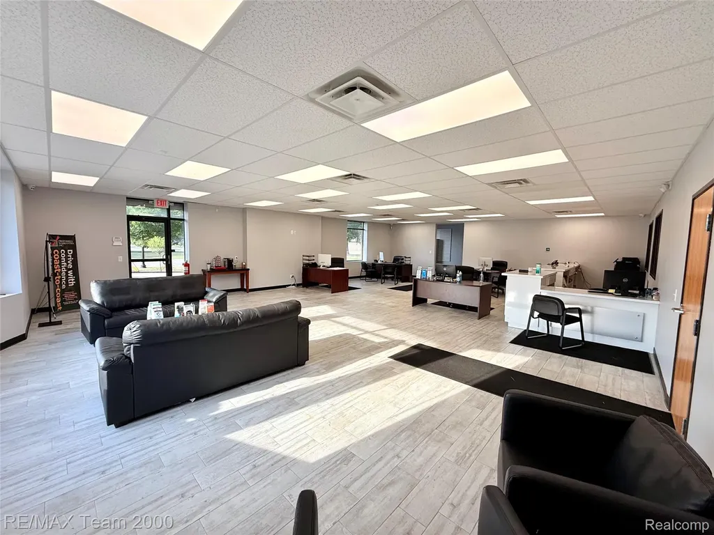 28975 Grand River Avenue Farmington City MI 48336