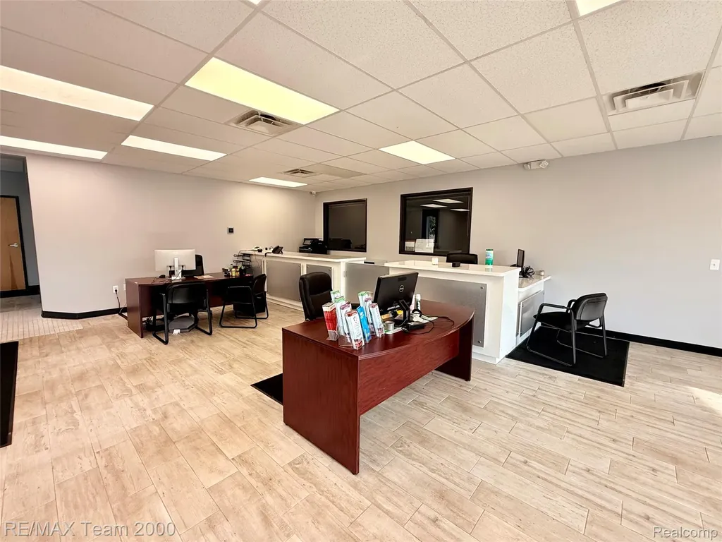28975 Grand River Avenue Farmington City MI 48336
