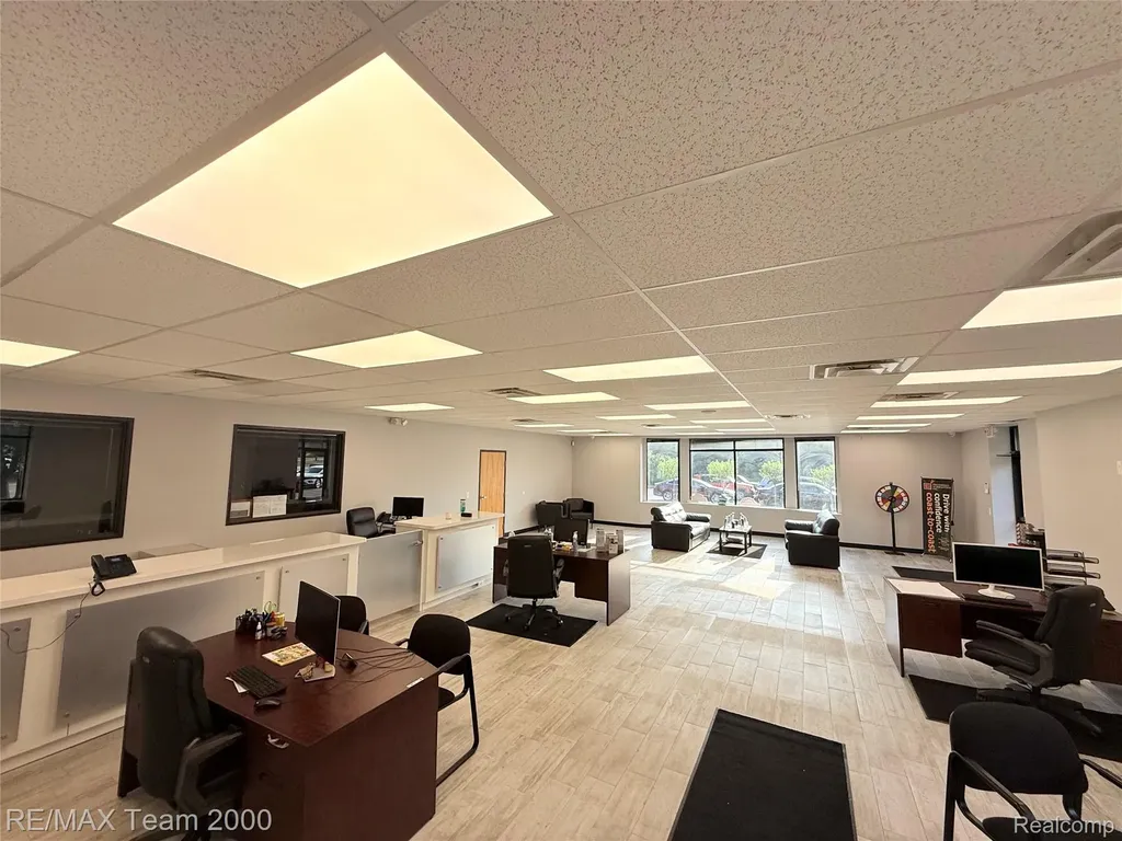 28975 Grand River Avenue Farmington City MI 48336