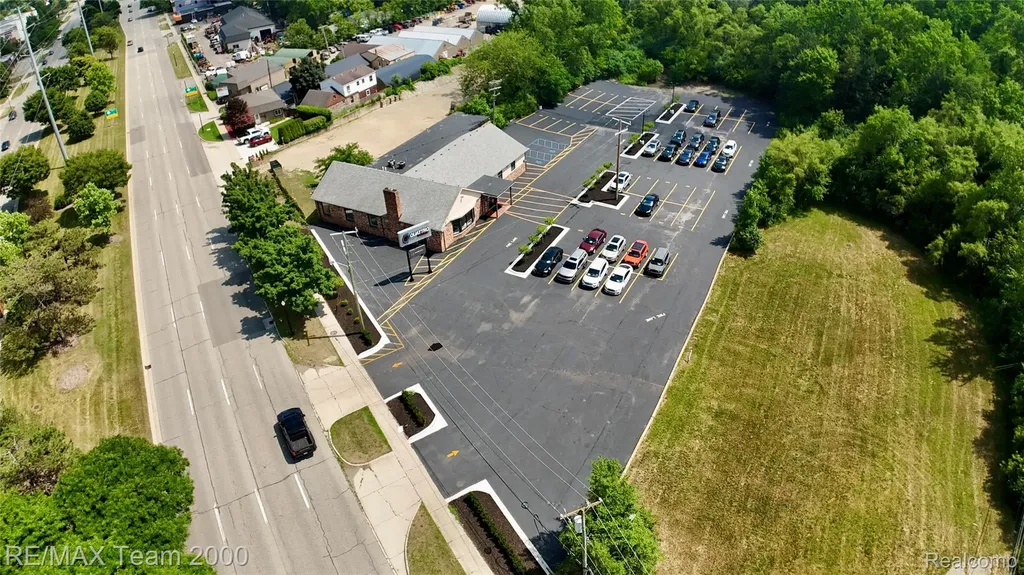 28975 Grand River Avenue Farmington City MI 48336