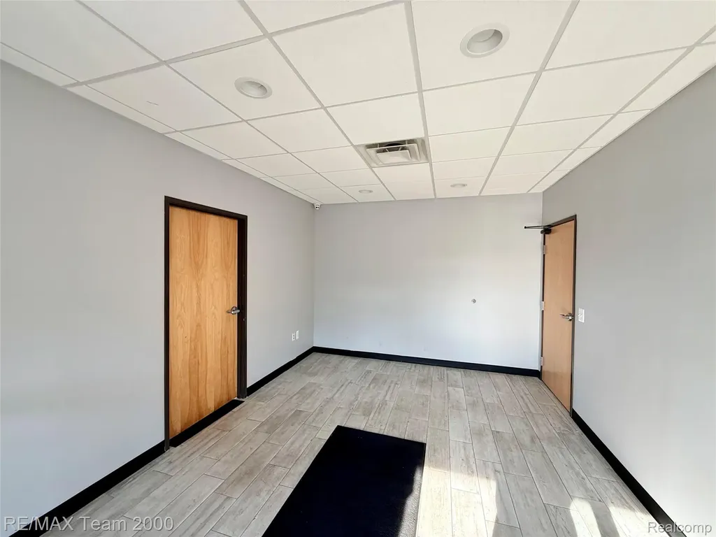 28975 Grand River Avenue Farmington City MI 48336