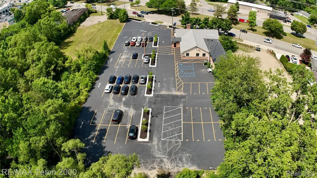 28975 Grand River Avenue Farmington City MI 48336