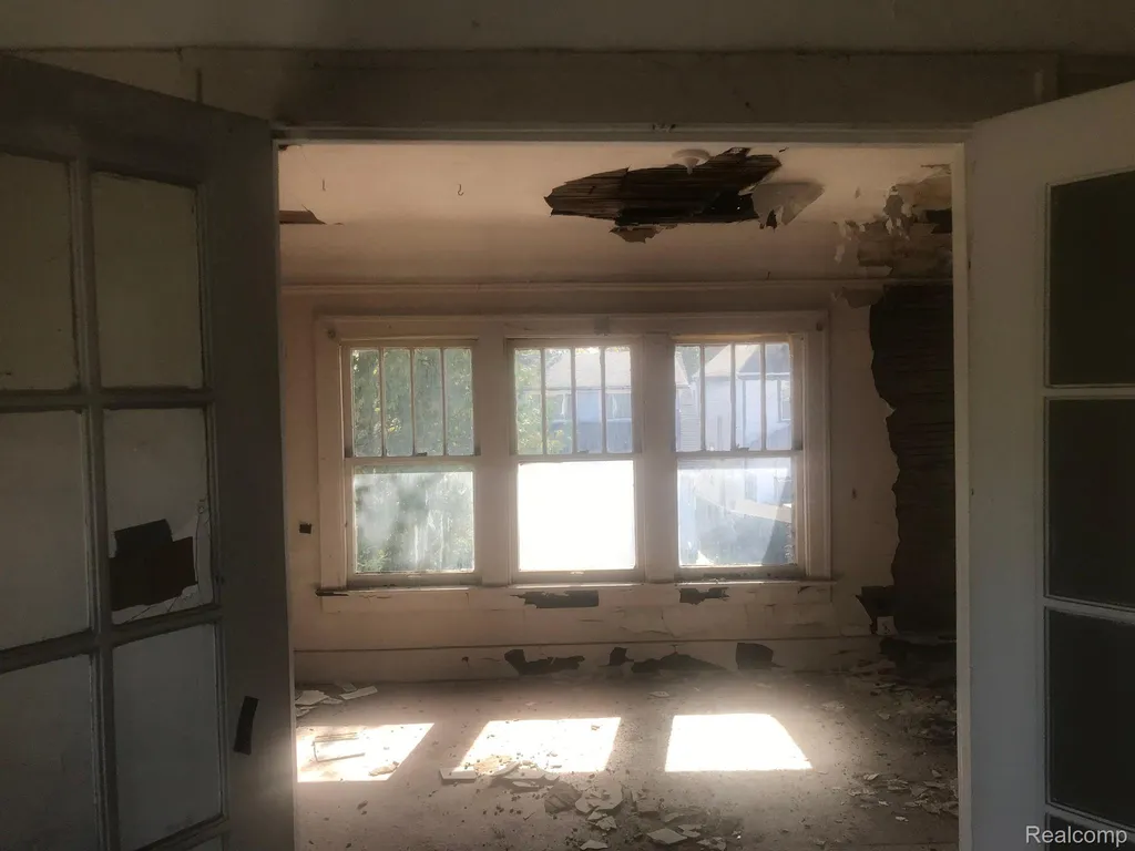 5200 Maplewood Street Detroit City MI 48204