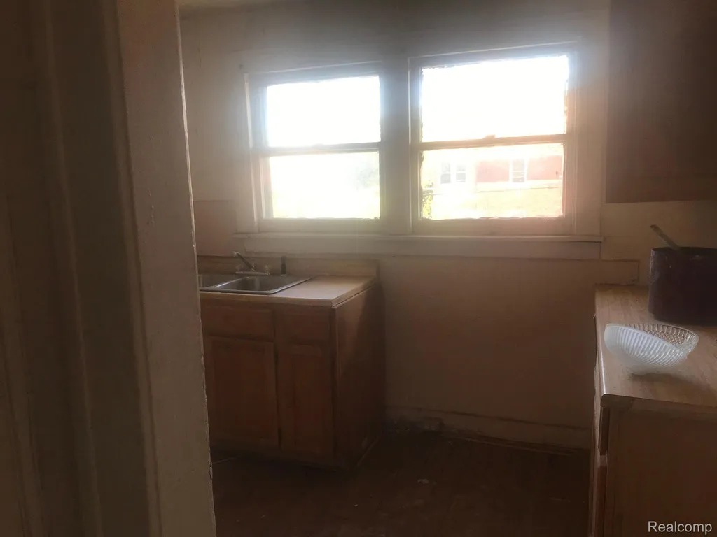 5200 Maplewood Street Detroit City MI 48204