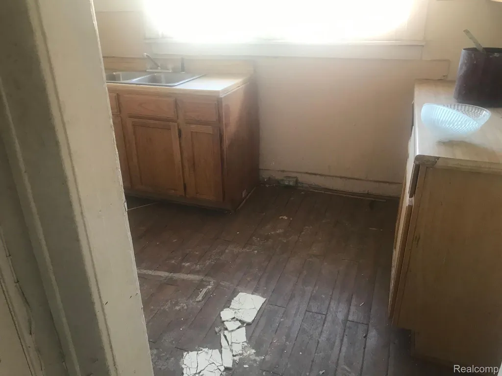 5200 Maplewood Street Detroit City MI 48204