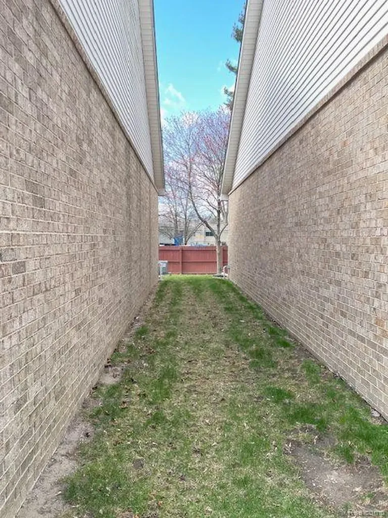 30885 Lee Frank Lane Madison Heights City MI 48071