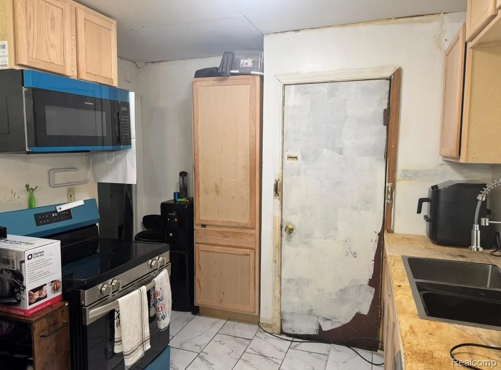 17922 Arlington Street Hamtramck City MI 48212