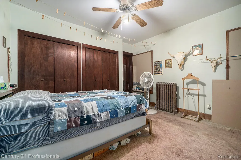 428 East Street Rochester City MI 48307