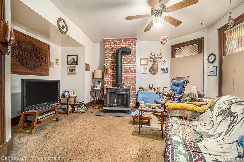 428 East Street Rochester City MI 48307