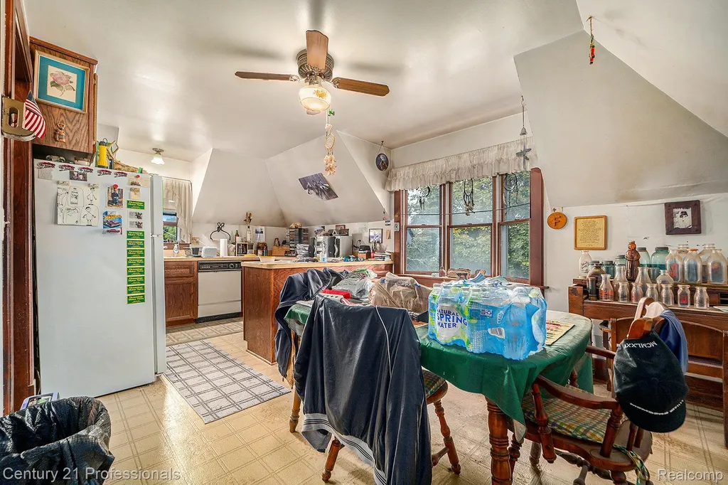 428 East Street Rochester City MI 48307