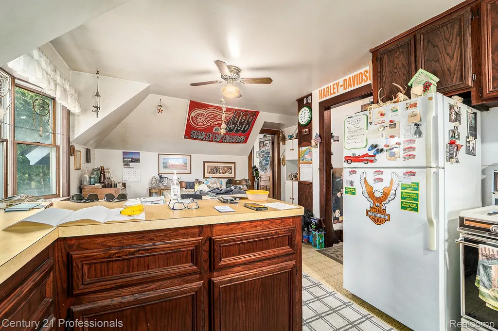 428 East Street Rochester City MI 48307
