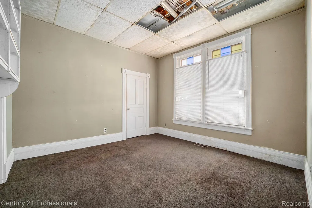 428 East Street Rochester City MI 48307