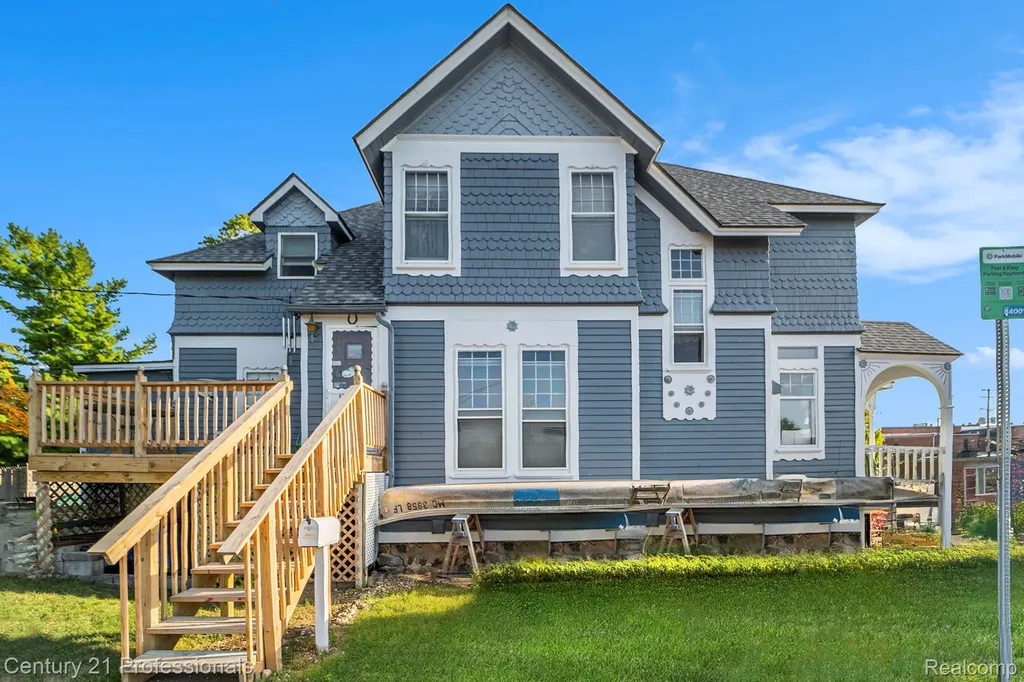 428 East Street Rochester City MI 48307