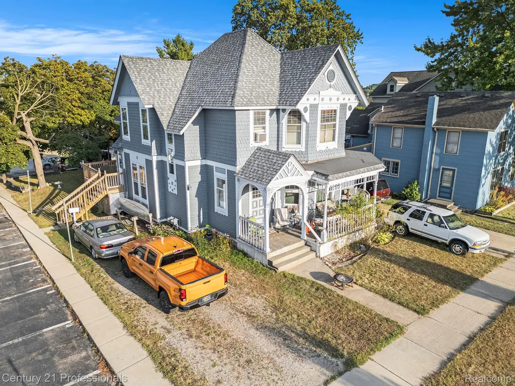 428 East Street Rochester City MI 48307