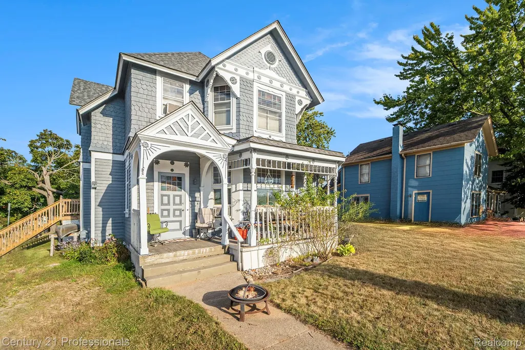 428 East Street Rochester City MI 48307