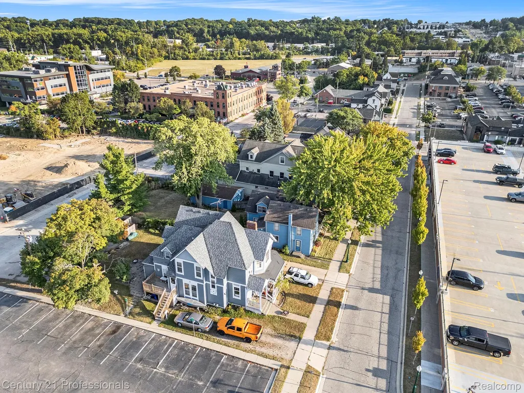 428 East Street Rochester City MI 48307