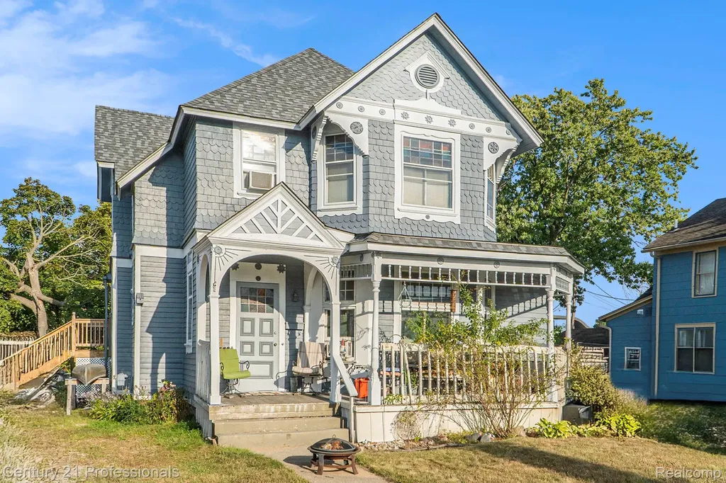 428 East Street Rochester City MI 48307