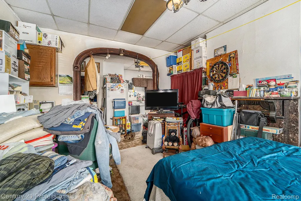 428 East Street Rochester City MI 48307