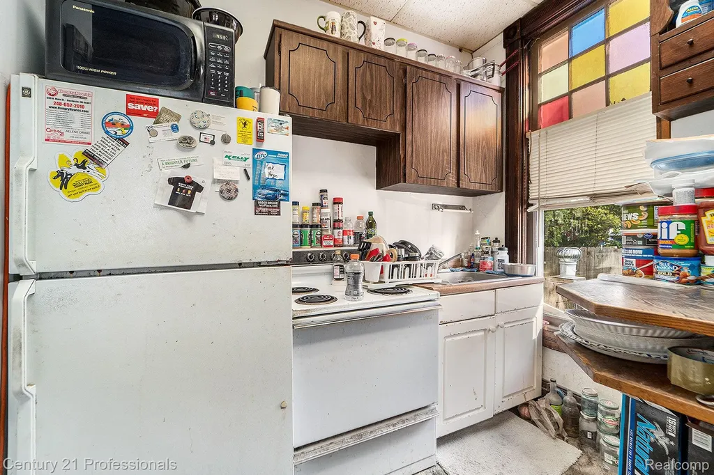 428 East Street Rochester City MI 48307