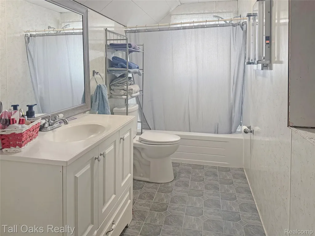 10 Wenonah Drive Pontiac City MI 48341