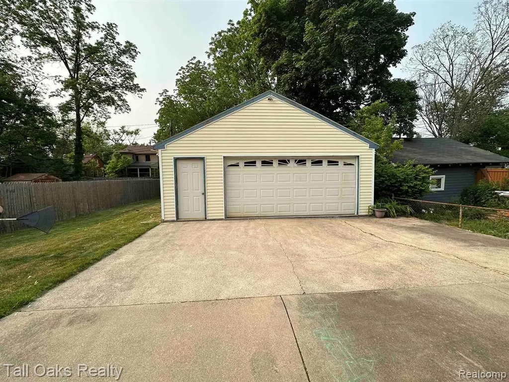 10 Wenonah Drive Pontiac City MI 48341