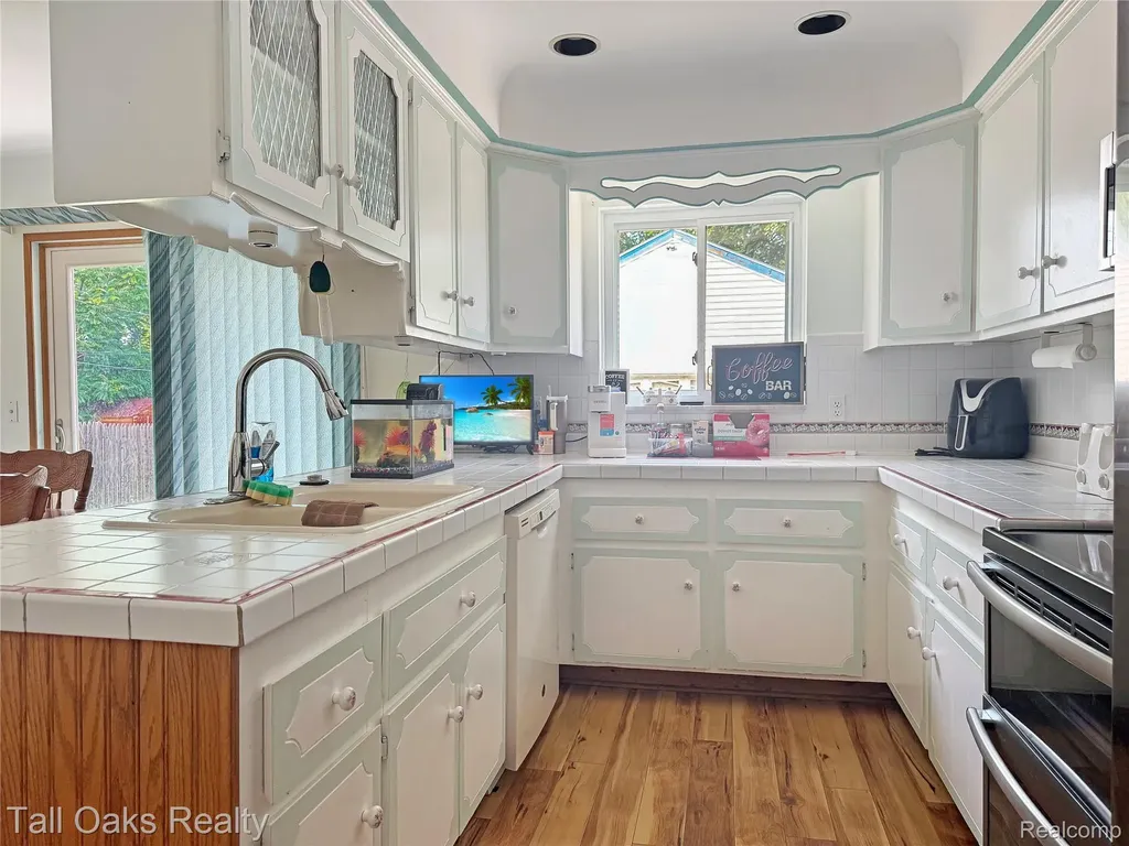 10 Wenonah Drive Pontiac City MI 48341