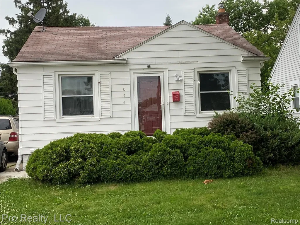 1044 Cloverlawn Avenue Lincoln Park City MI 48146