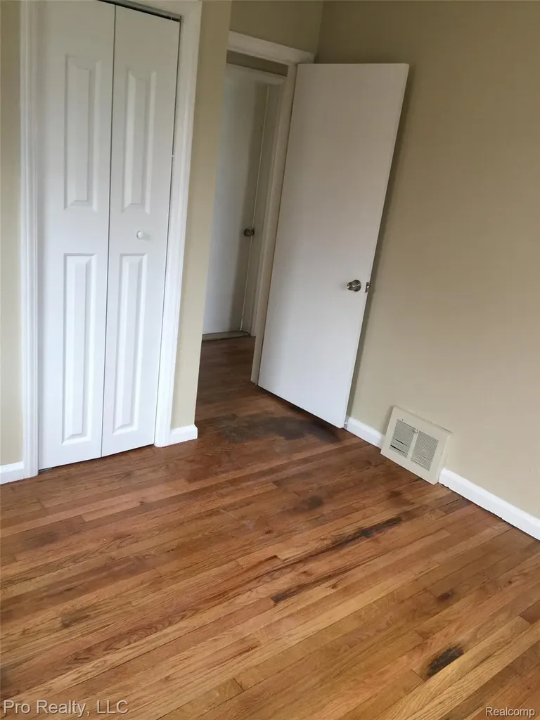 1044 Cloverlawn Avenue Lincoln Park City MI 48146