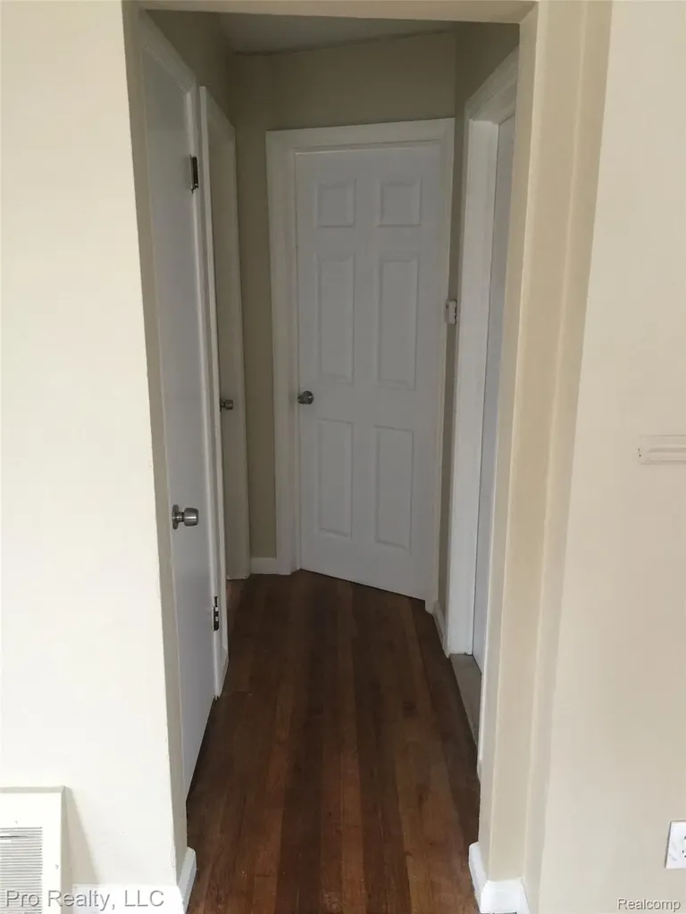 1044 Cloverlawn Avenue Lincoln Park City MI 48146