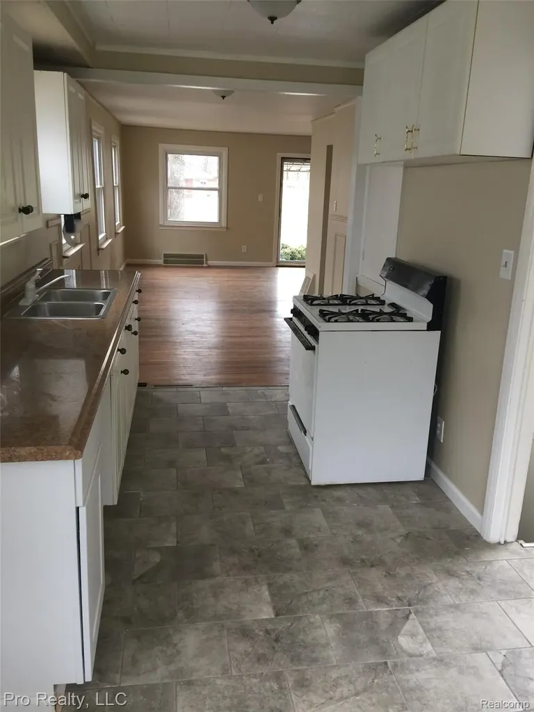 1044 Cloverlawn Avenue Lincoln Park City MI 48146