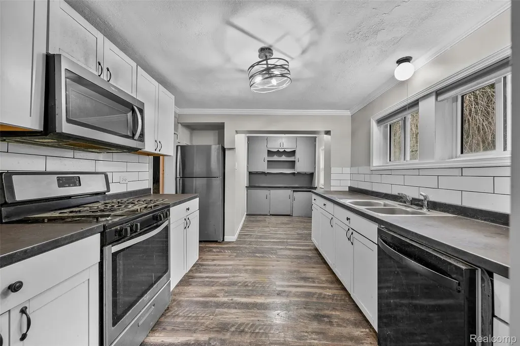 42192 Dequindre Road Sterling Heights City MI 48314