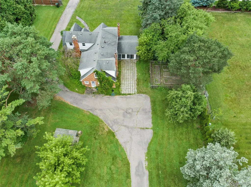 42192 Dequindre Road Sterling Heights City MI 48314