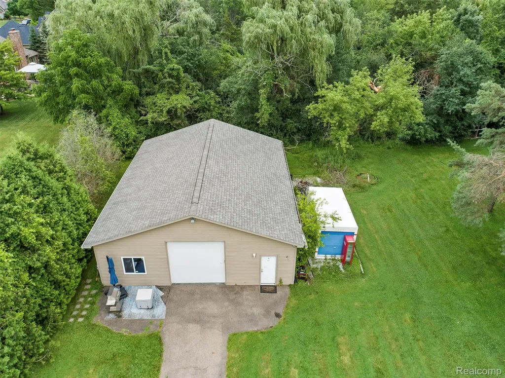 42192 Dequindre Road Sterling Heights City MI 48314